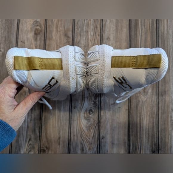 Under Armour SC Stephen Curry size 8.5 white and gold basketball shoes - Picture 9 of 12